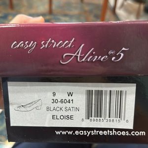 Easy street Black satin Eloise.  Newer worn  size 9-W